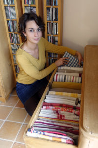 Coach en rangement Marylou M. optimise les placement s dans une comode